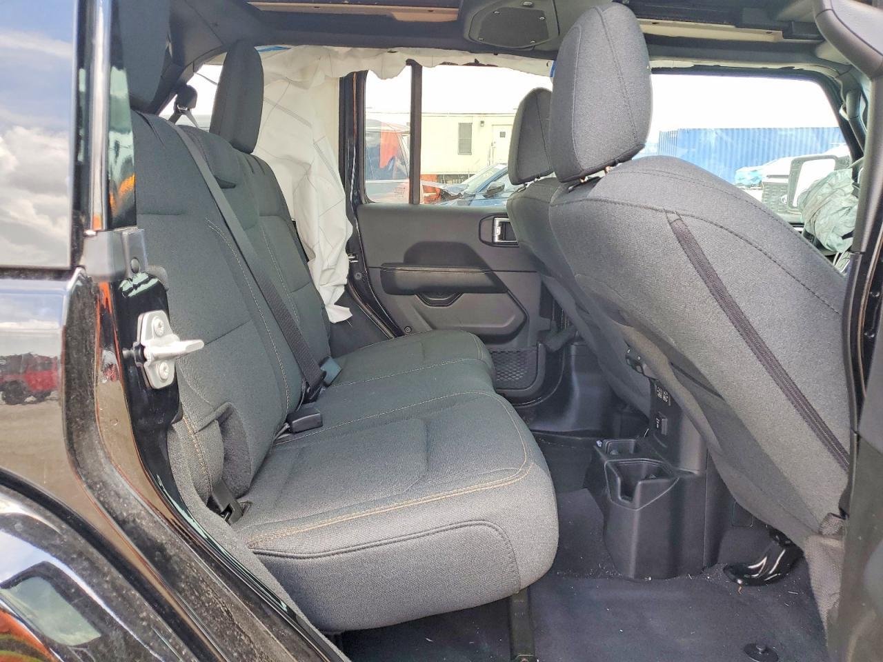 2026 Jeep Wrangler Sahara - zdjęcie 10