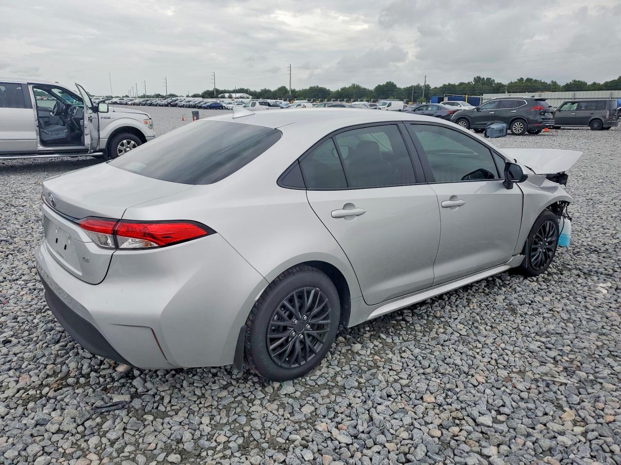2025 Toyota Corolla Le - zdjęcie 3
