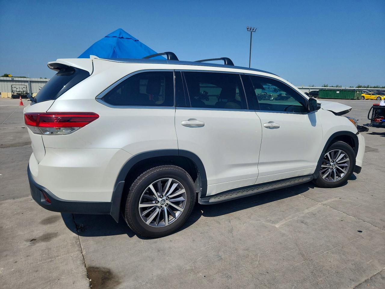 2017 Toyota Highlander Xle - zdjęcie 3