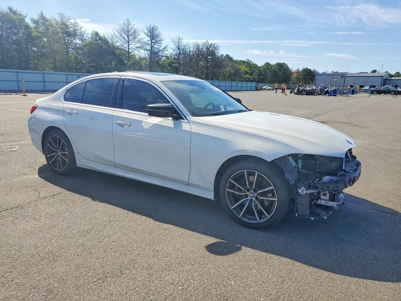 2020 BMW 330I - zdjęcie 4