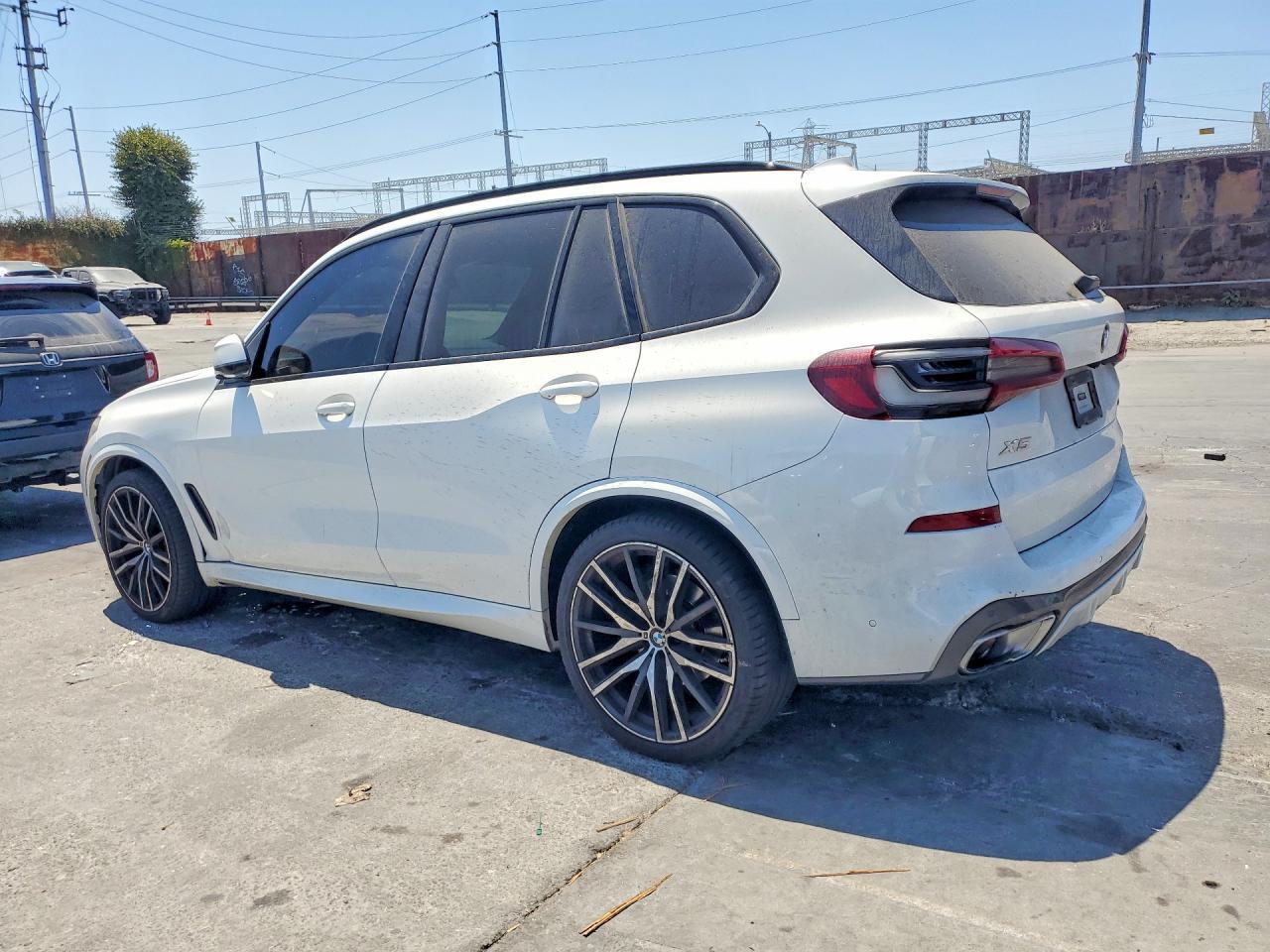 2023 BMW X5 xDrive40I - zdjęcie 2