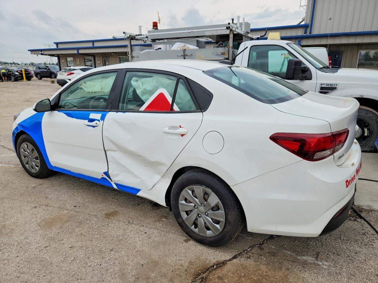 2020 Kia Rio S - zdjęcie 2