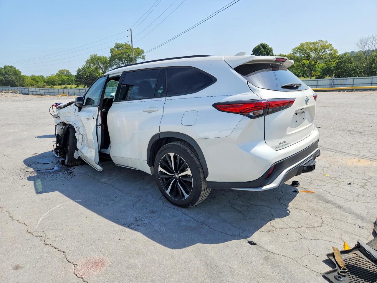 2021 Toyota Highlander Xse - zdjęcie 2