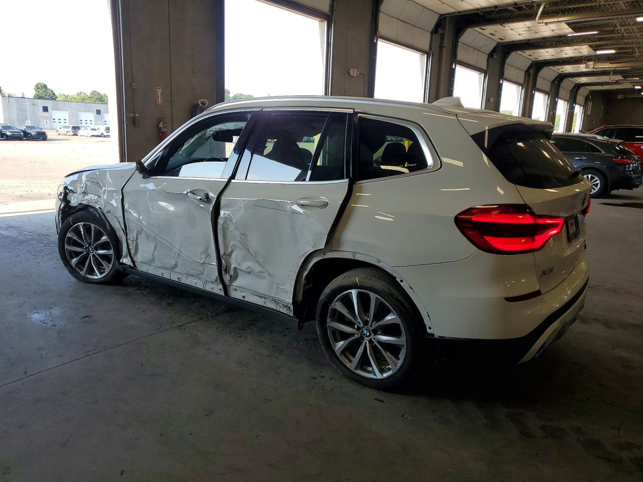 2019 BMW X3 xDrive30I - zdjęcie 2