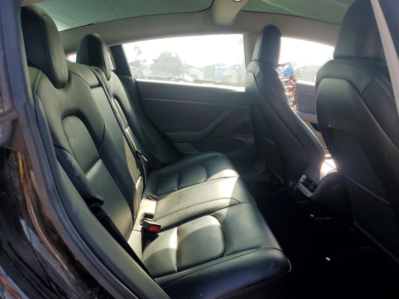 2020 Tesla Model 3 - zdjęcie 10