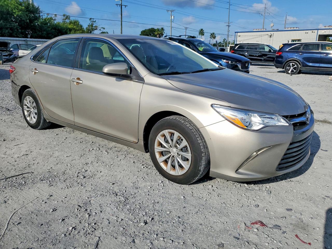 2016 Toyota Camry Le - zdjęcie 4