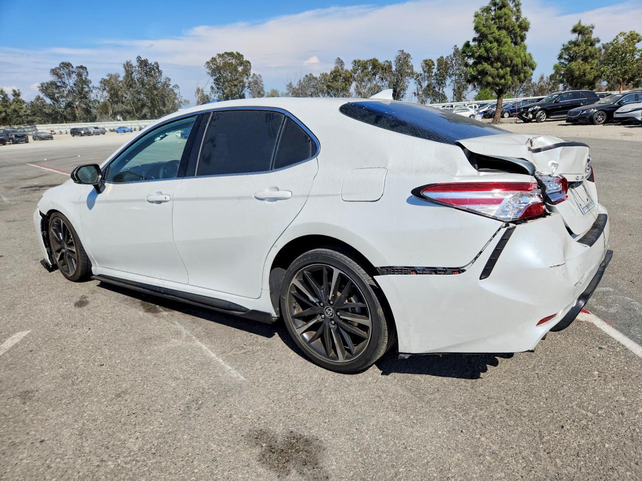2020 Toyota Camry Xse - zdjęcie 2