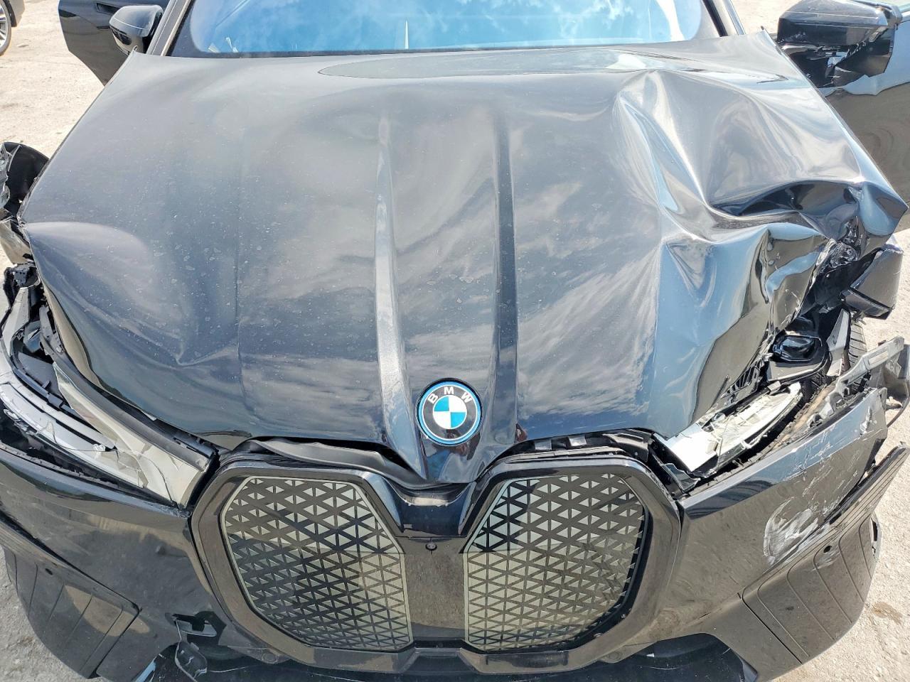 2024 BMW Ix xDrive50 - zdjęcie 12