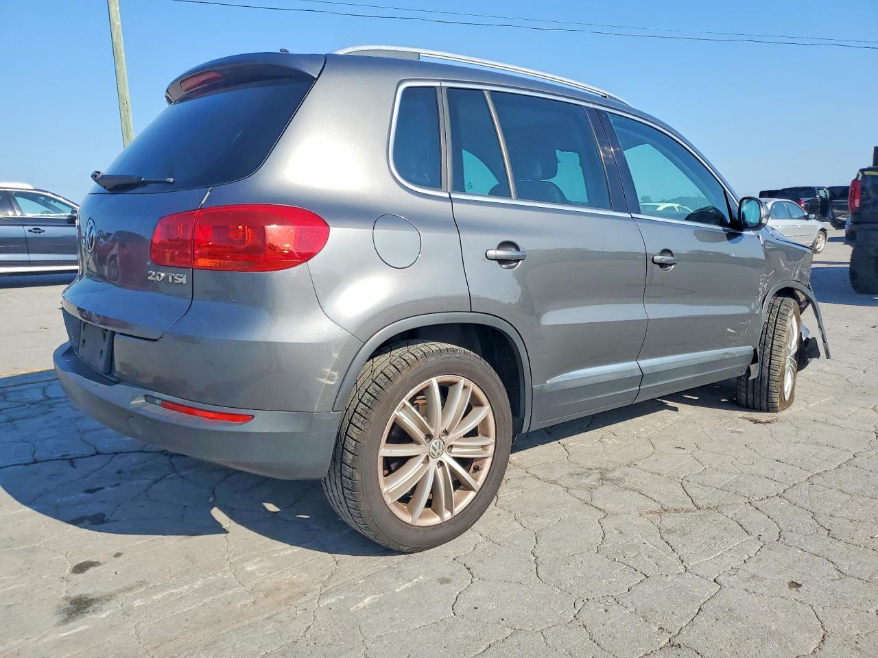 2015 Volkswagen Tiguan S - zdjęcie 3