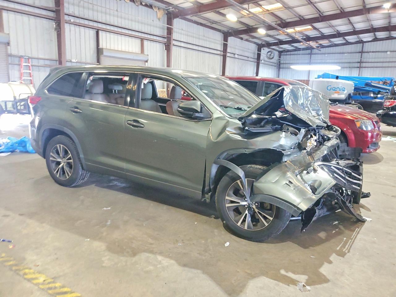 2017 Toyota Highlander Le - zdjęcie 4