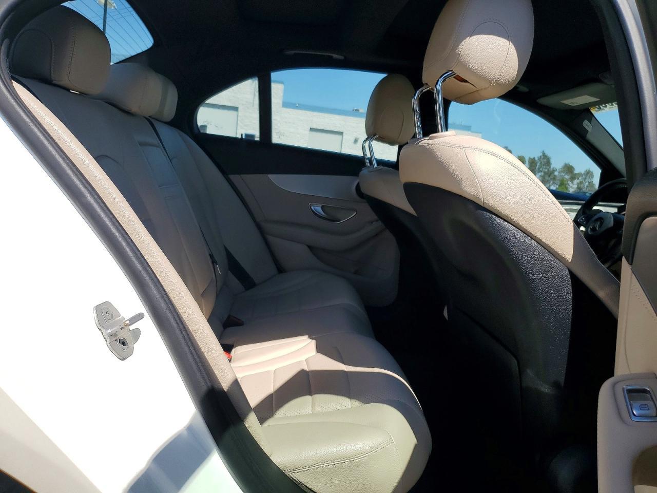 2015 Mercedes-Benz C 300 - zdjęcie 10