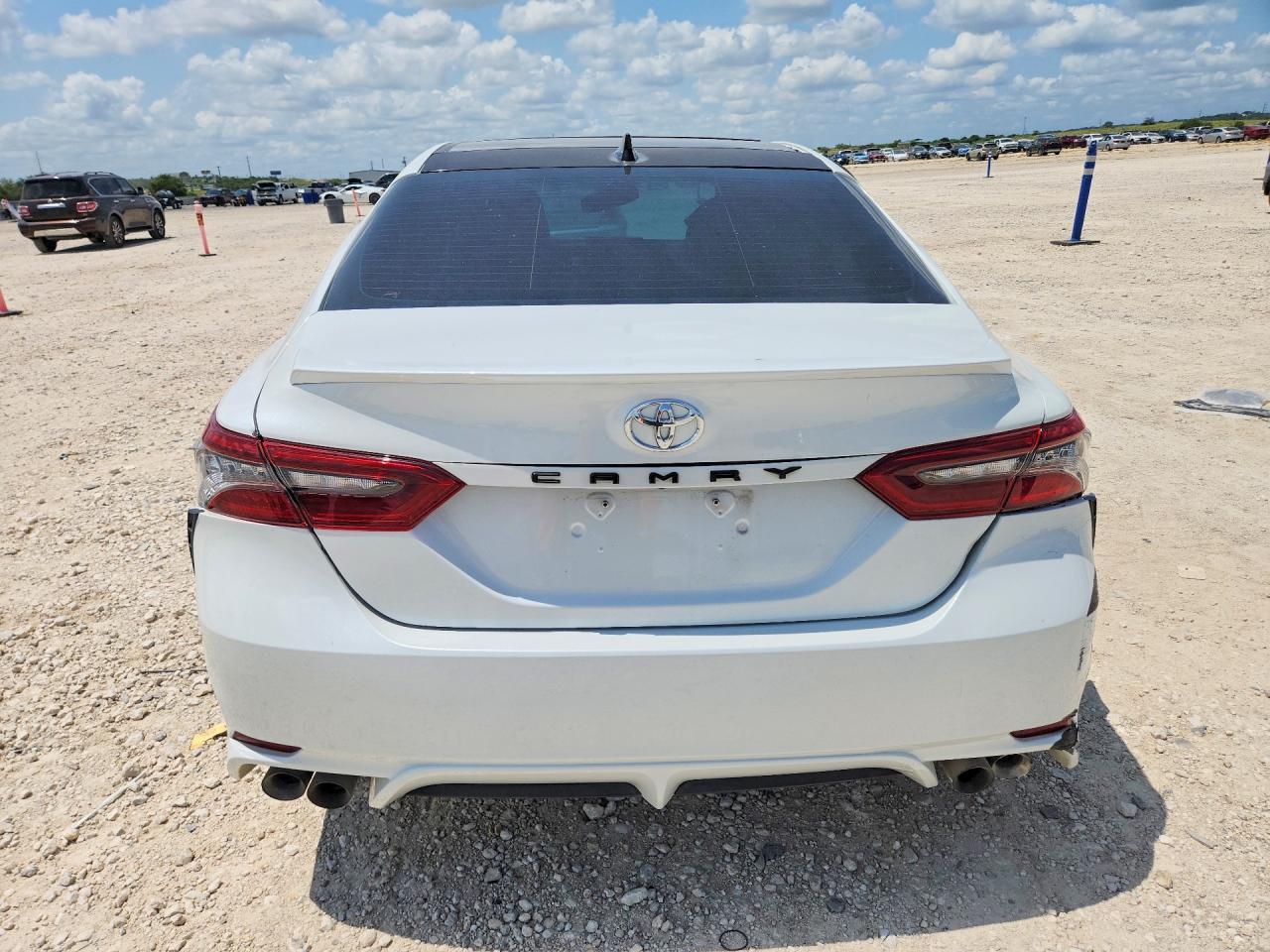 2021 Toyota Camry Xse - zdjęcie 6