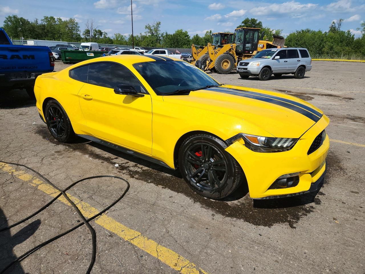 2015 Ford Mustang - zdjęcie 4