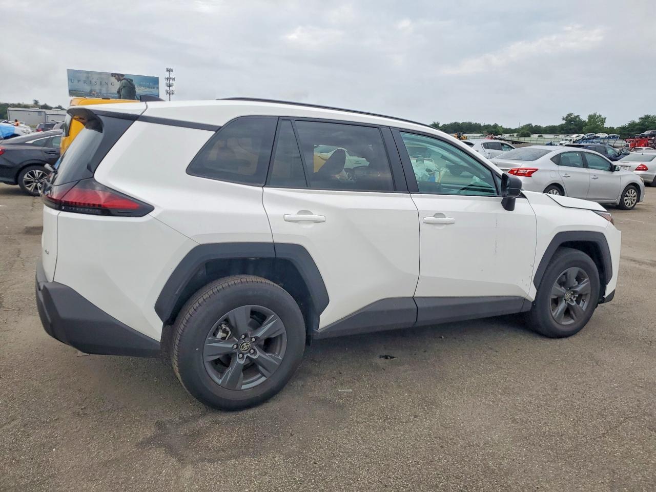 2026 Toyota Rav4 Le - zdjęcie 3