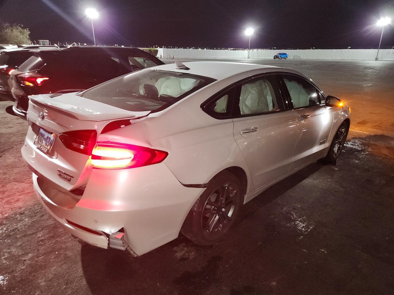 2019 Ford Fusion Titanium - zdjęcie 3