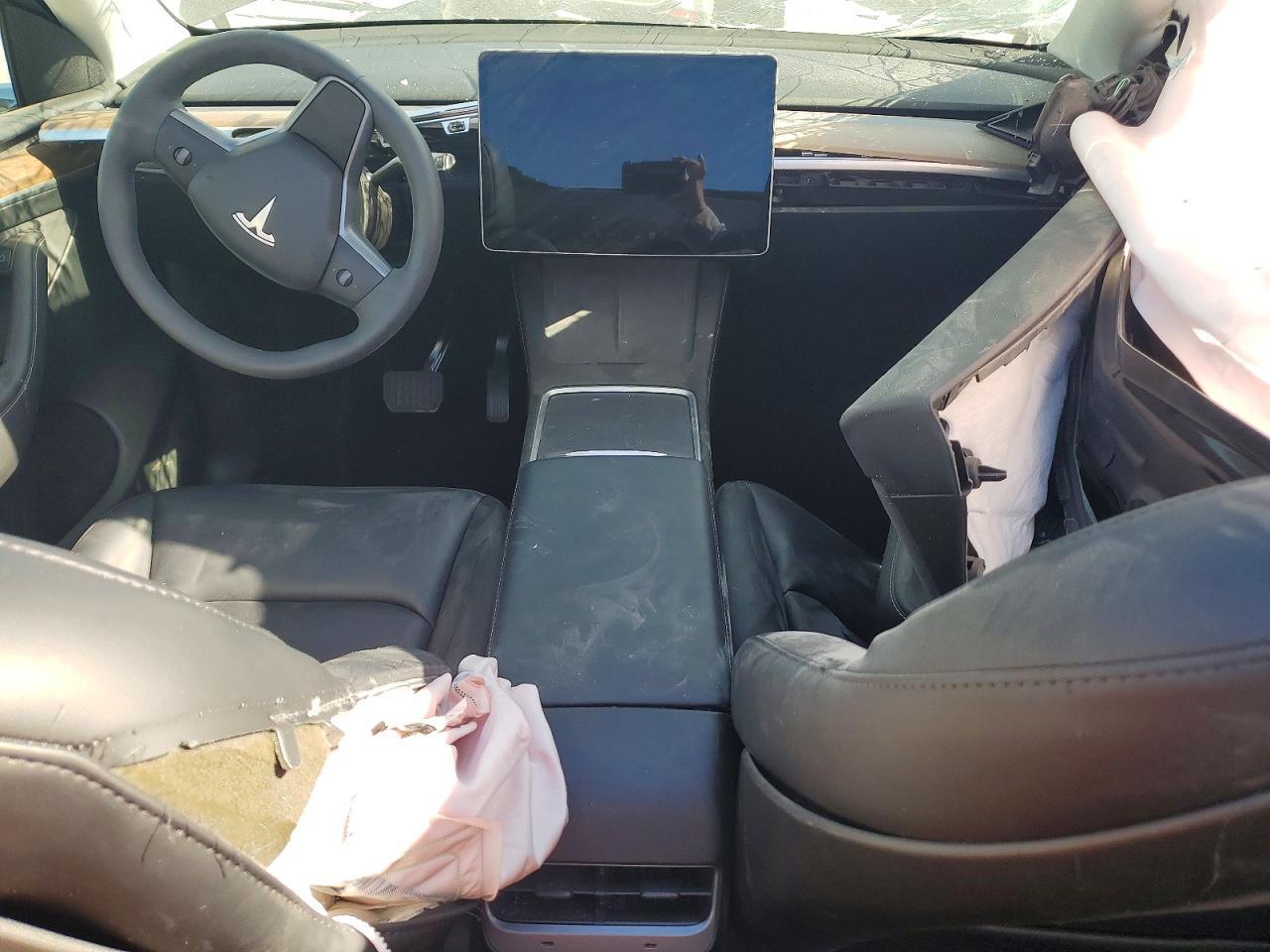 2024 Tesla Model Y - zdjęcie 8