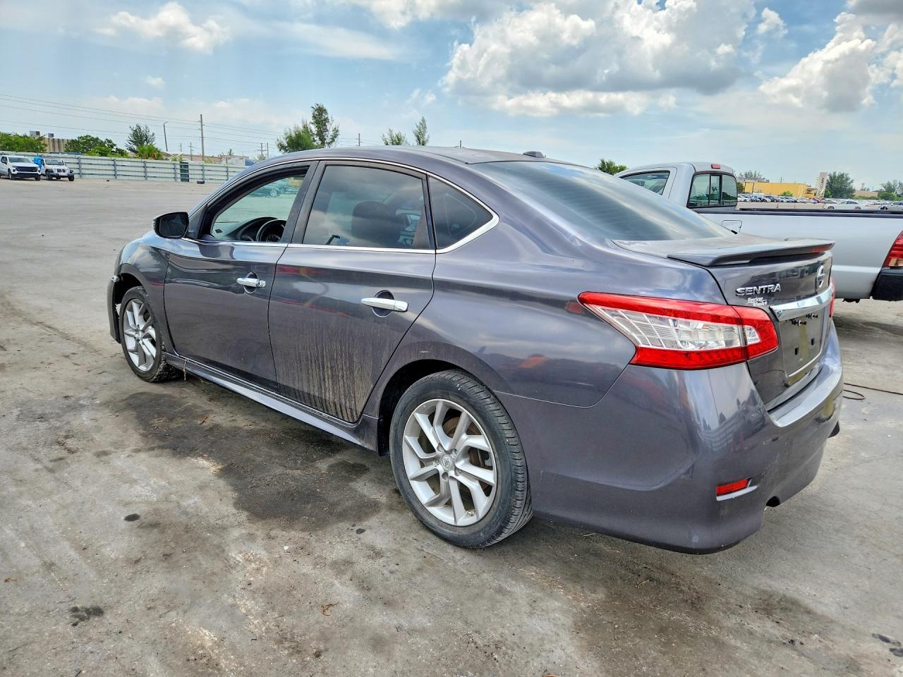 2015 Nissan Sentra Sr - zdjęcie 2