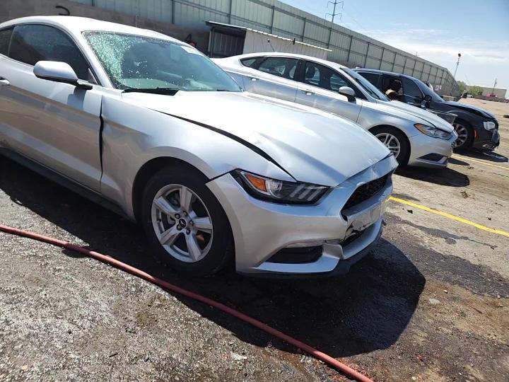 2016 Ford Mustang - zdjęcie 14