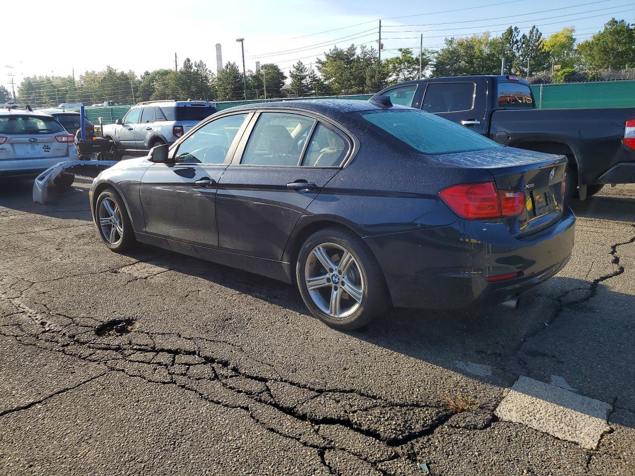2014 BMW 320 I xDrive - zdjęcie 2