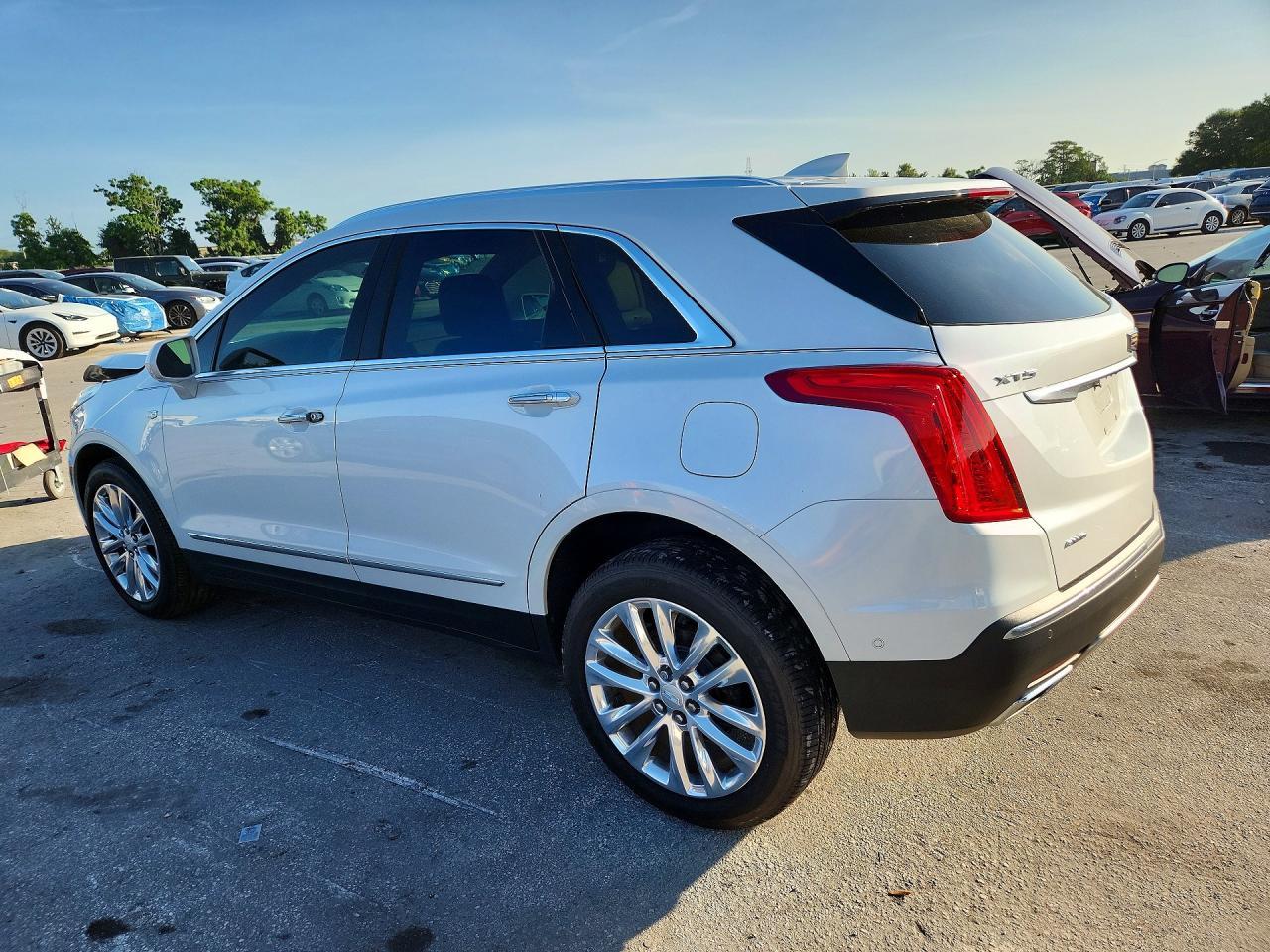 2019 Cadillac Xt5 Platinum - zdjęcie 2
