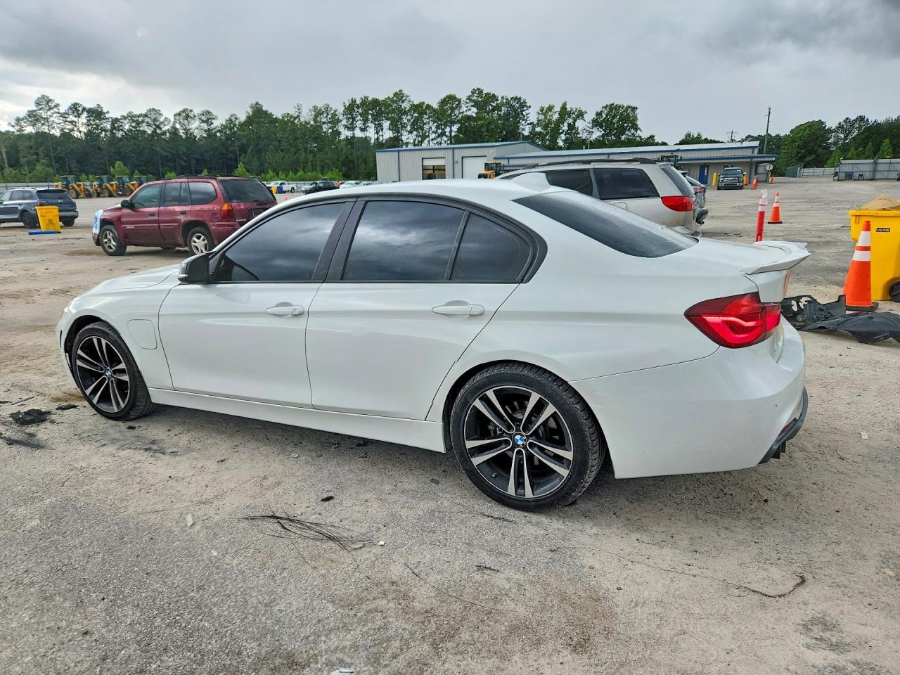 2018 BMW 330E - zdjęcie 2