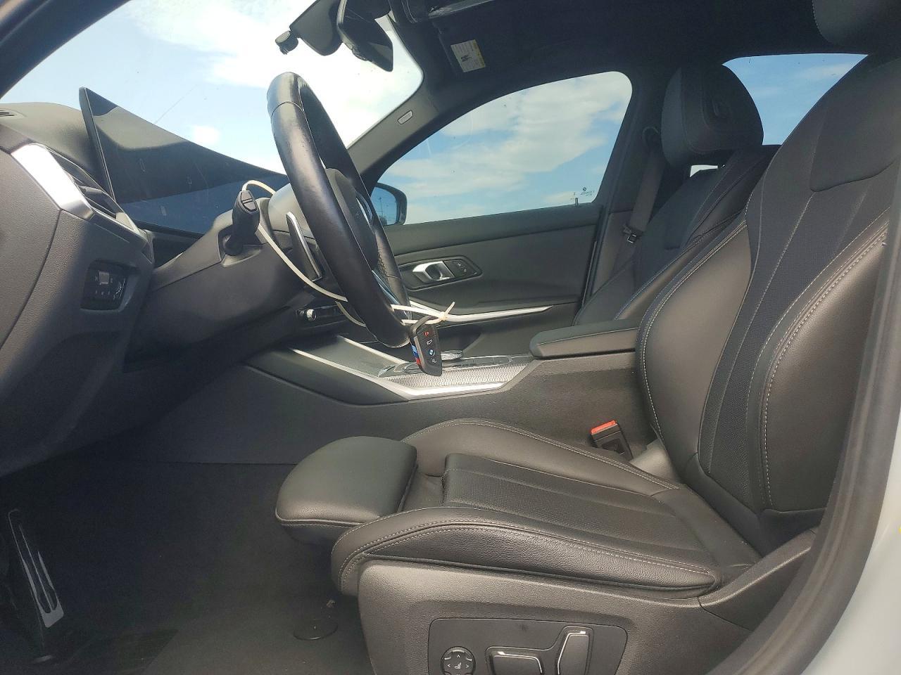 2024 BMW 330I - zdjęcie 7