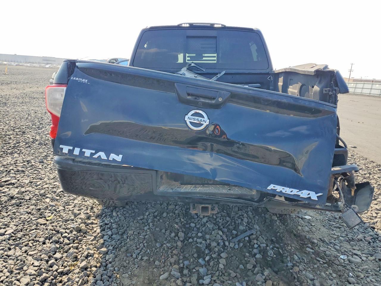 2019 Nissan Titan Pro-4X - zdjęcie 6
