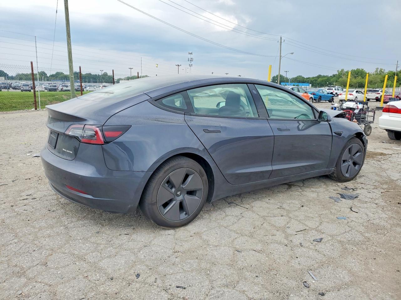 2022 Tesla Model 3 - zdjęcie 3