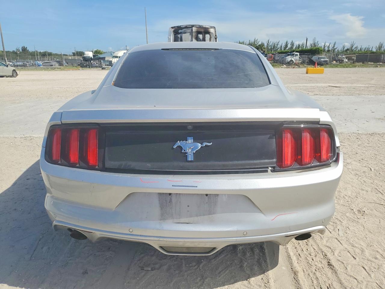 2016 Ford Mustang - zdjęcie 6