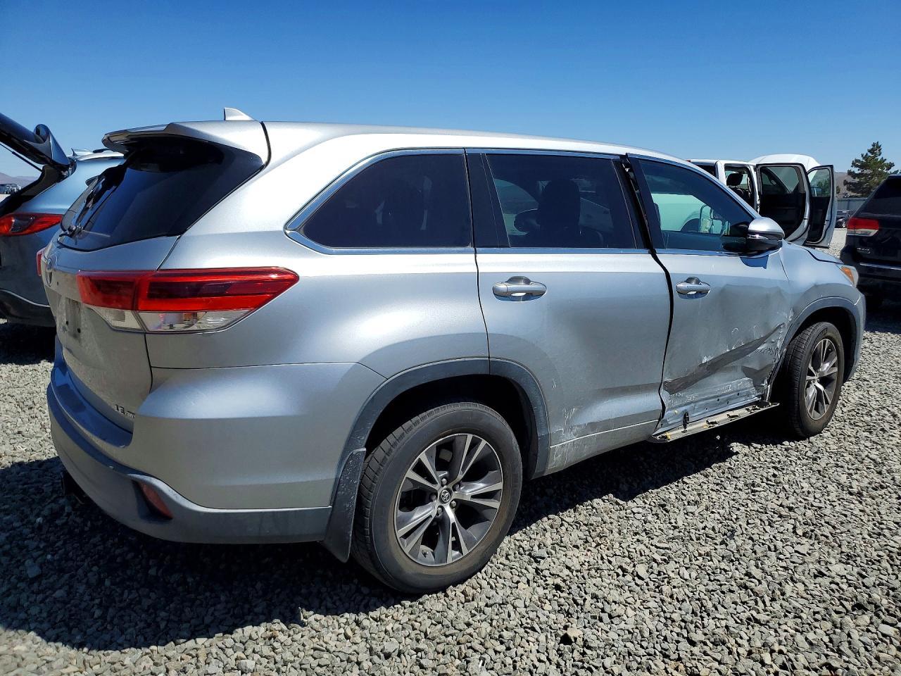 2018 Toyota Highlander Le Plus - zdjęcie 3