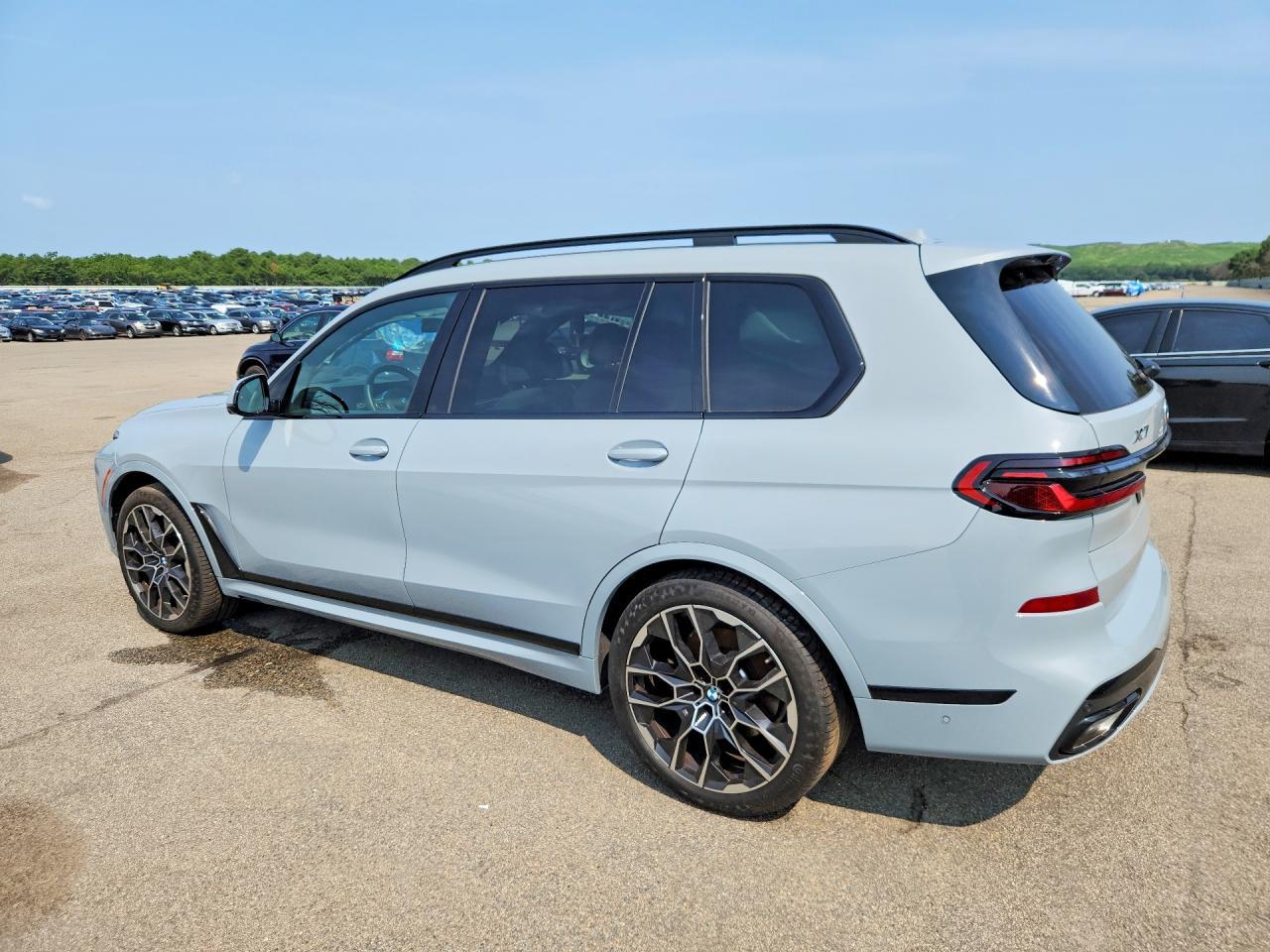 2026 BMW X7 xDrive40I - zdjęcie 2