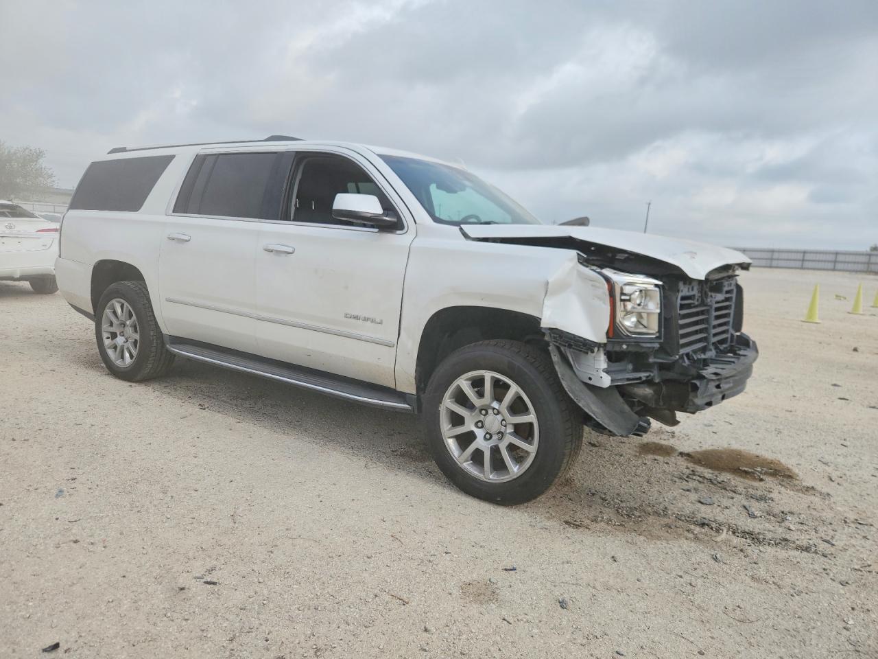 2017 GMC Yukon Xl Denali - zdjęcie 4