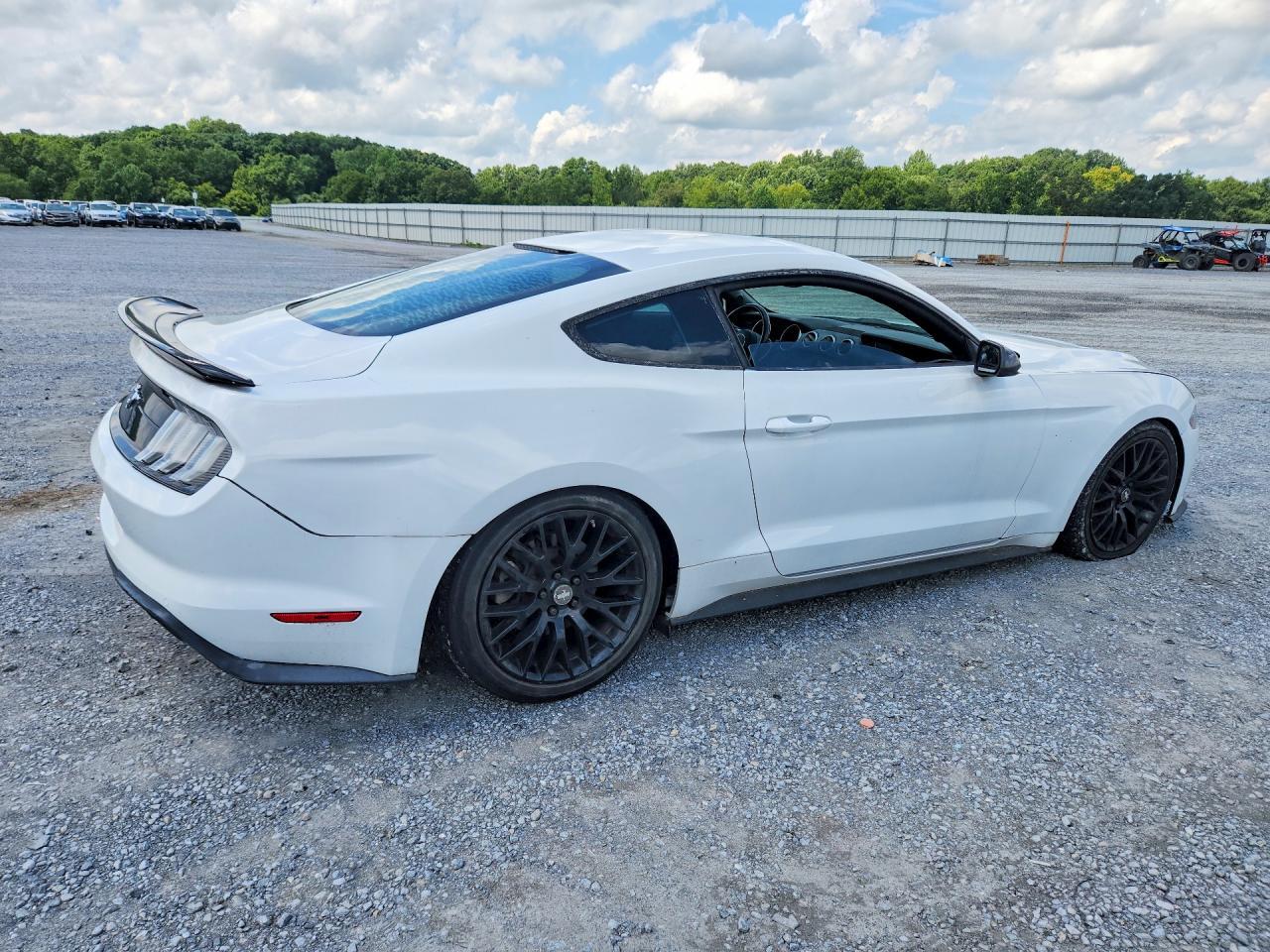 2018 Ford Mustang - zdjęcie 3