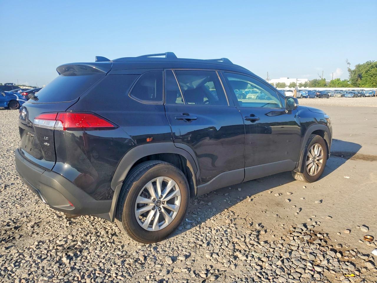 2022 Toyota Corolla Cross Le - zdjęcie 3