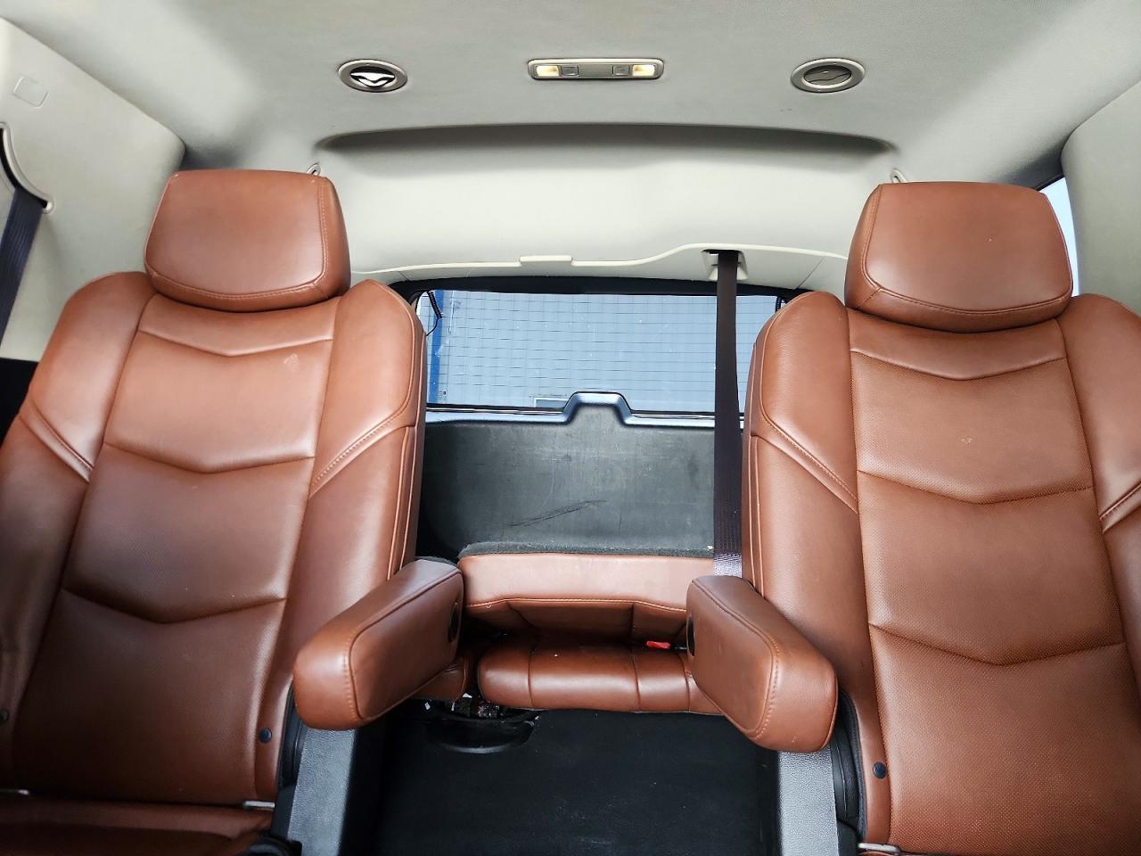 2016 Cadillac Escalade Luxury - zdjęcie 10