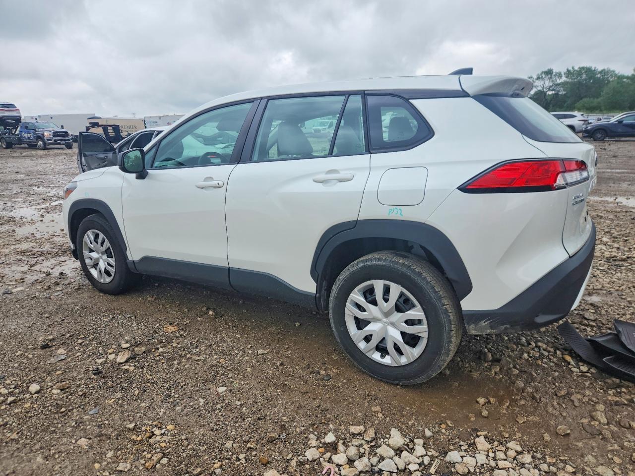 2023 Toyota Corolla Cross L - zdjęcie 2