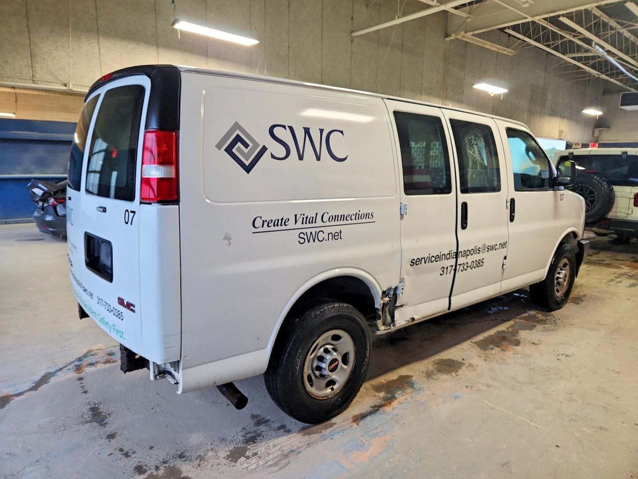 2017 GMC Savana G2500 - zdjęcie 3