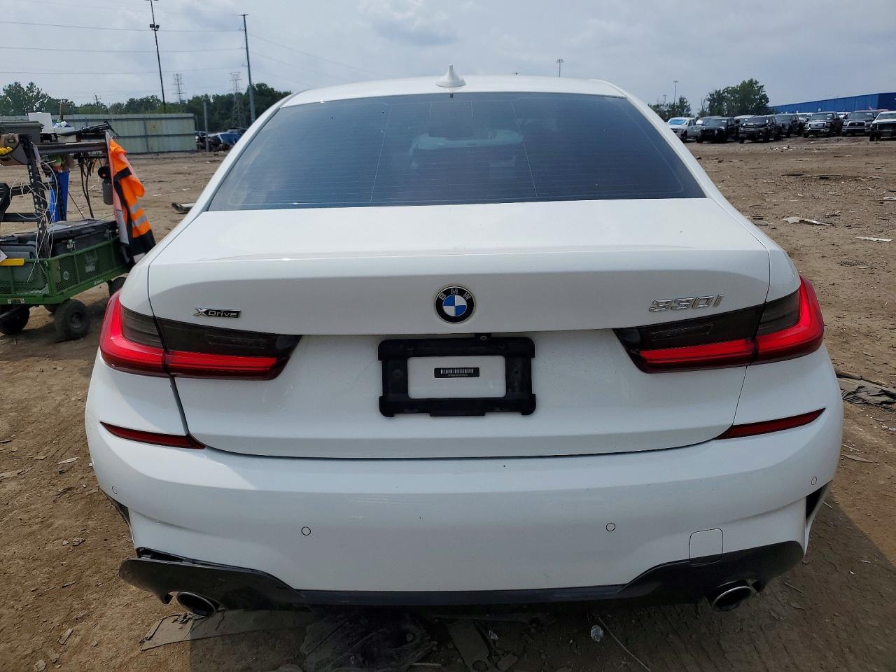 2020 BMW Seria 3 330i - zdjęcie 6