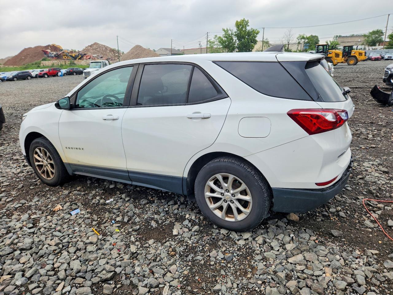 2020 Chevrolet Equinox Ls - zdjęcie 2