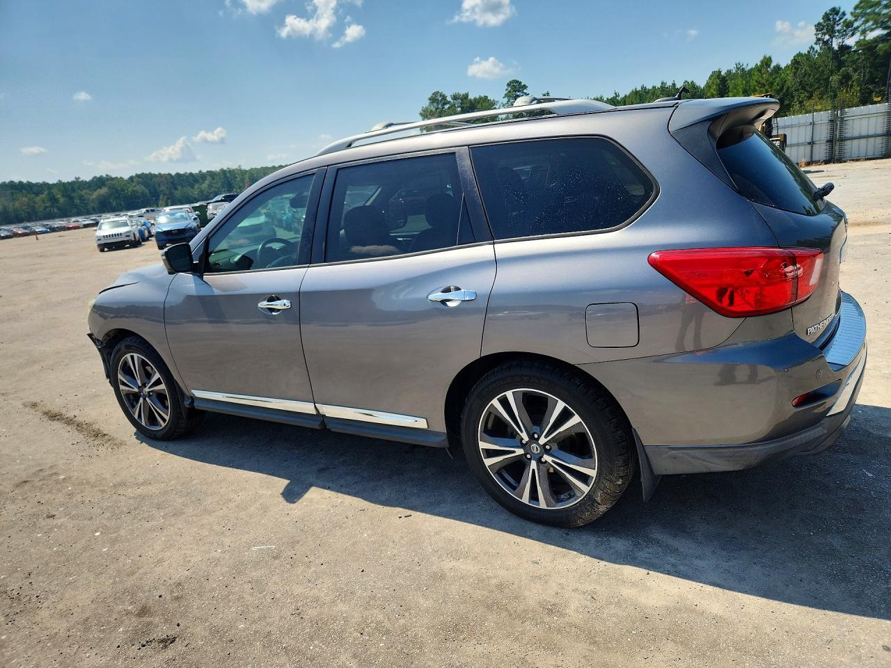 2017 Nissan Pathfinder S - zdjęcie 2