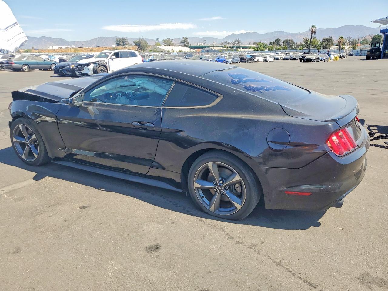 2015 Ford Mustang - zdjęcie 2