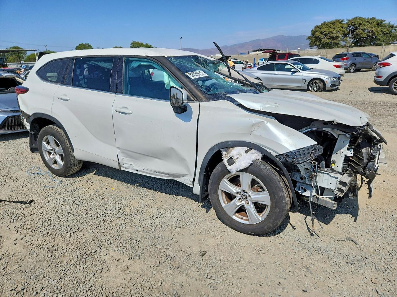 2022 Toyota Highlander Le - zdjęcie 4