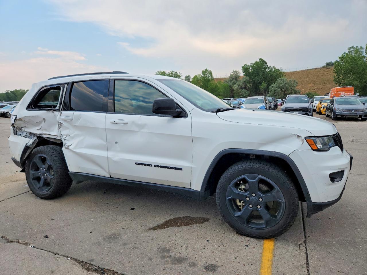 2018 Jeep Grand Cherokee Laredo - zdjęcie 4