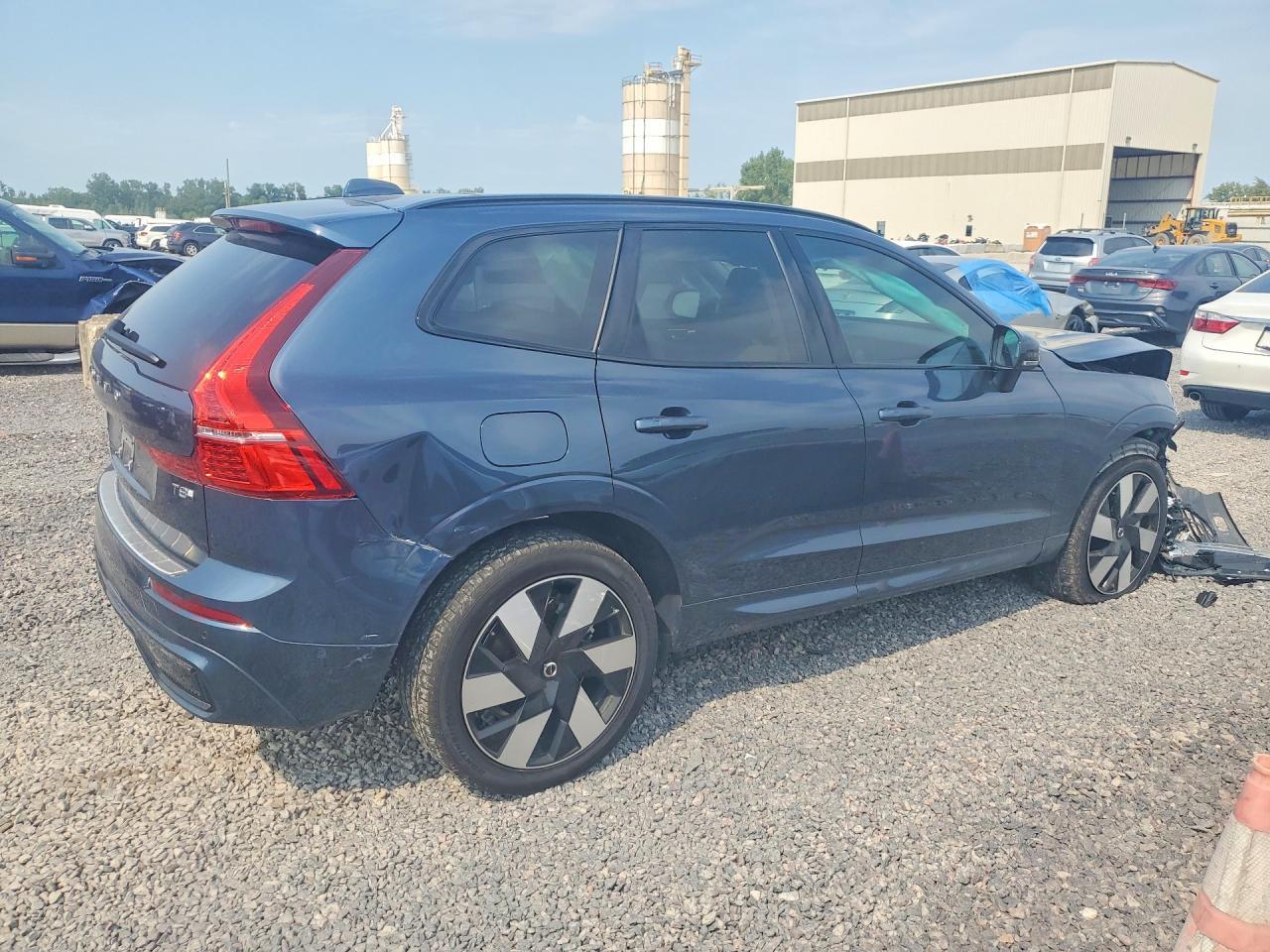 2025 Volvo Xc60 Plus - zdjęcie 3