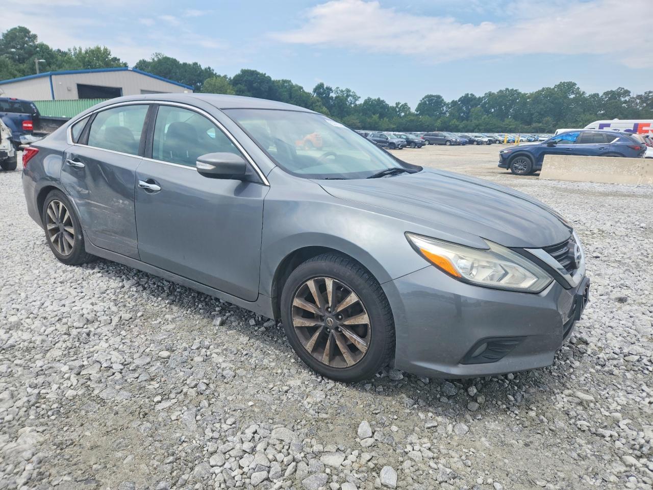 2017 Nissan Altima - zdjęcie 4