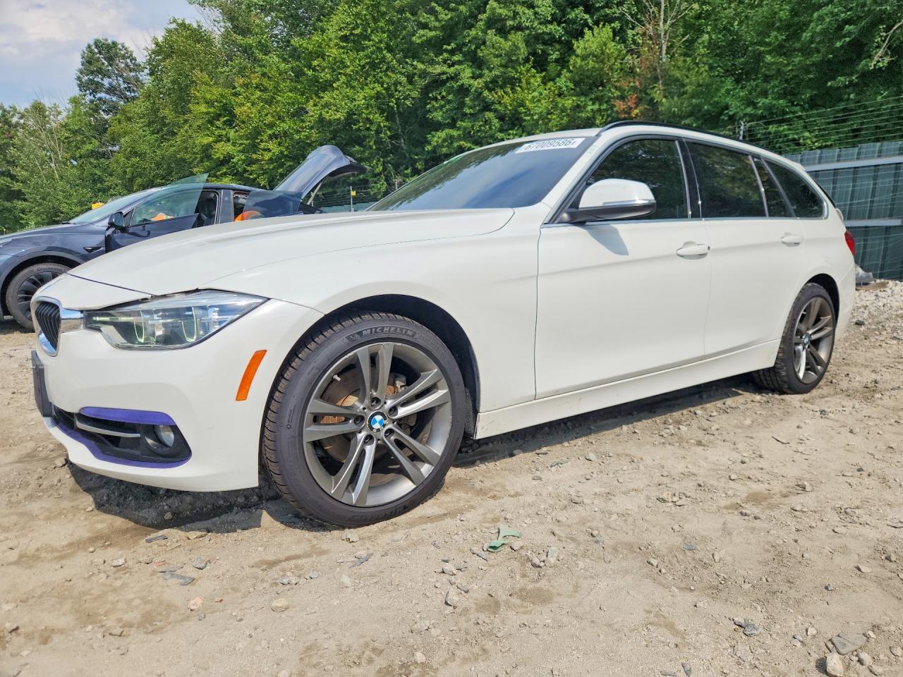 2018 BMW Seria 3 330i - zdjęcie główne