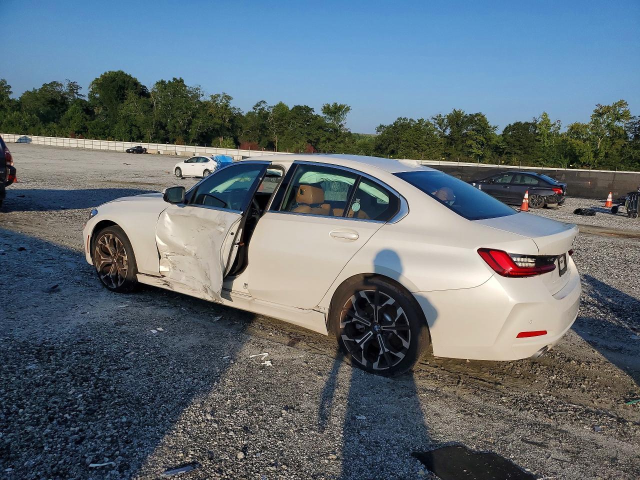 2025 BMW 330I - zdjęcie 2