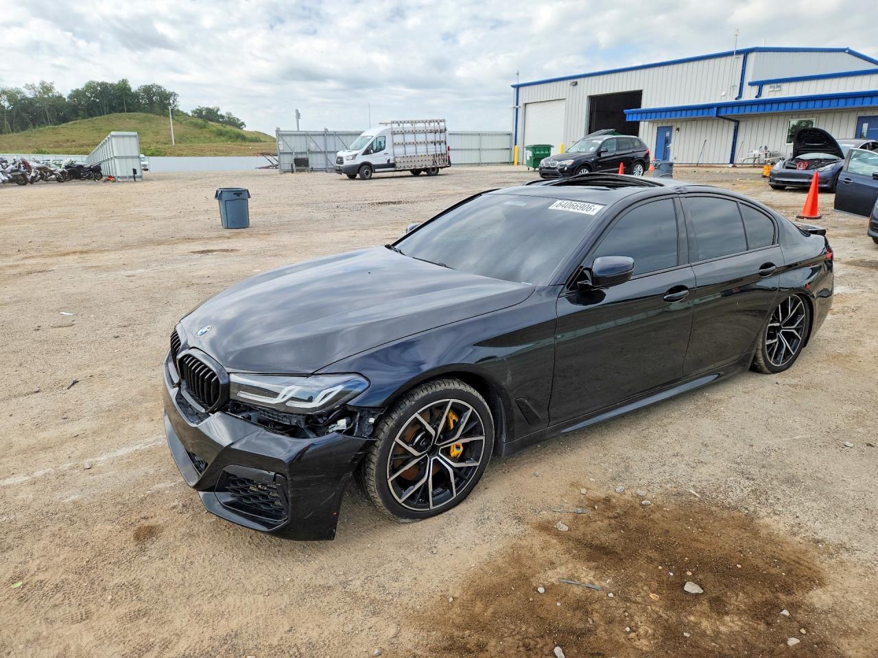 2022 BMW Seria 5 540i - zdjęcie główne