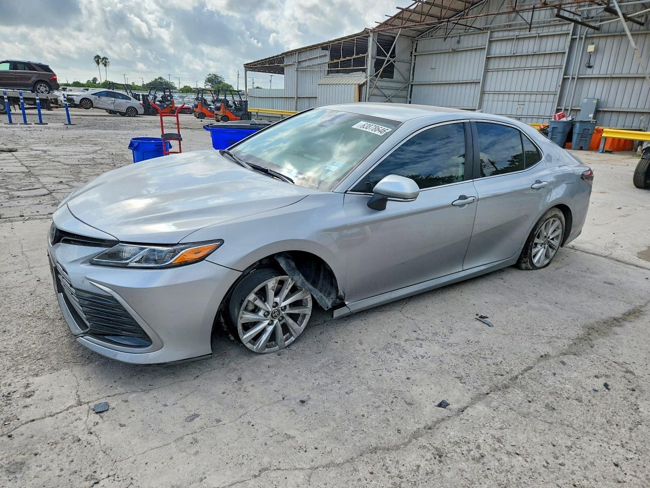 2023 Toyota Camry Le - zdjęcie główne