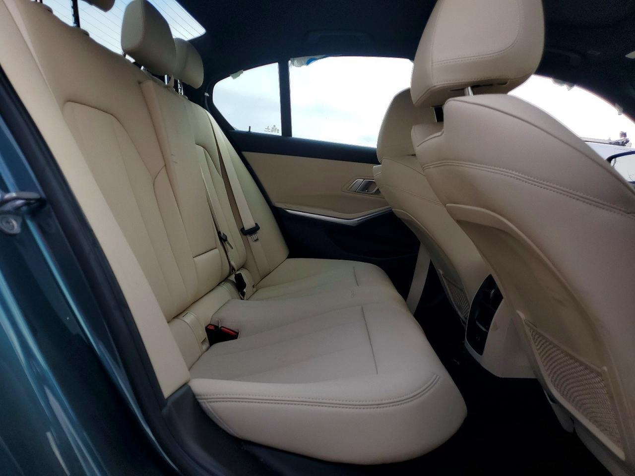 2021 BMW Seria 3 330i - zdjęcie 10